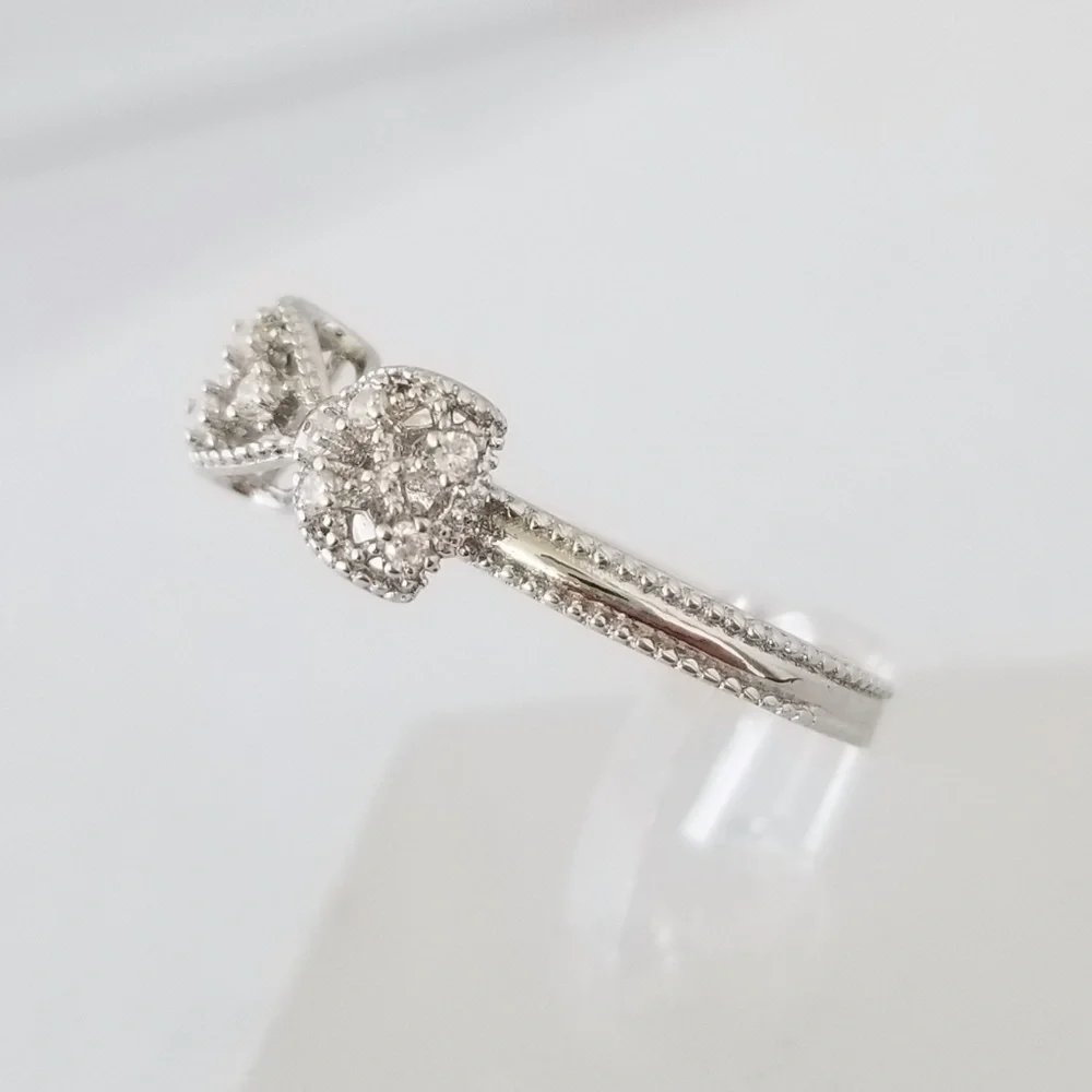 Sterling Silver Bow Ring - Picture 2 of 8